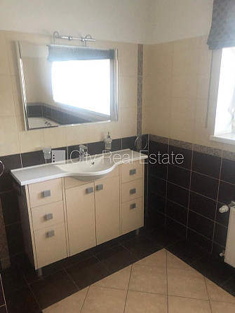 Рядный дом, благоустроенный озеленённый двор, закрытая территория, въездные Юрмала - изображение 12