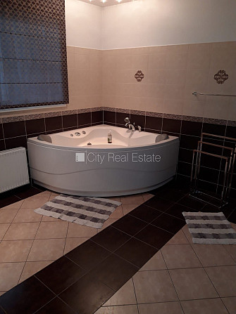 Рядный дом, благоустроенный озеленённый двор, закрытая территория, въездные Юрмала - изображение 13