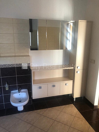 Рядный дом, благоустроенный озеленённый двор, закрытая территория, въездные Юрмала - изображение 16