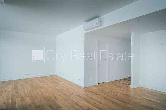 Рядный дом, новостройка, благоустроенная озеленённая территория, въездные Рига