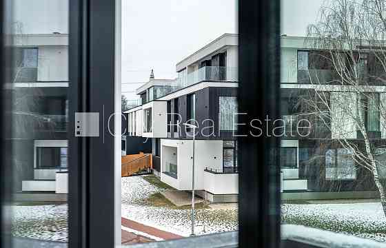 Рядный дом, новостройка, благоустроенная озеленённая территория, въездные Рига