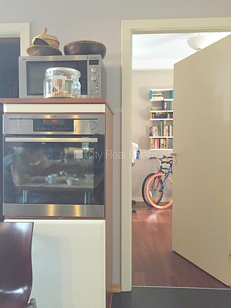 Fasādes māja, slēgts pagalms, vieta automašīnai, ieeja no ielas, kāpņu telpa pēc Rīga - foto 11