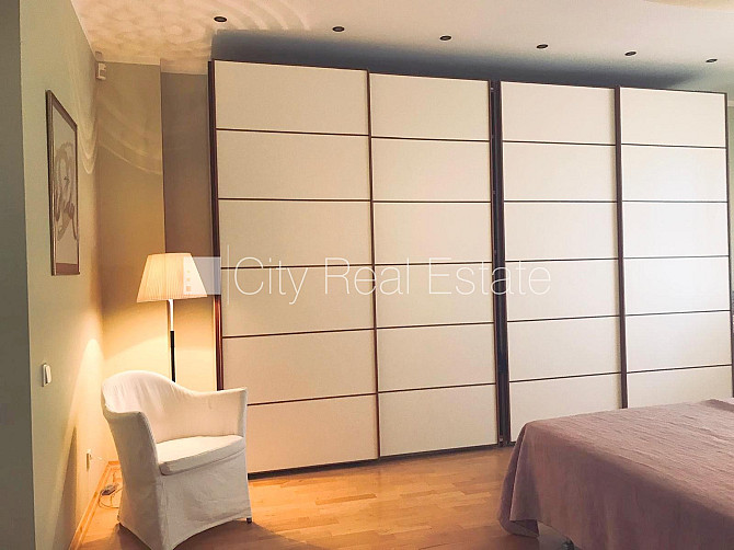 Fasādes māja, slēgts pagalms, vieta automašīnai, ieeja no ielas, kāpņu telpa pēc Rīga - foto 13