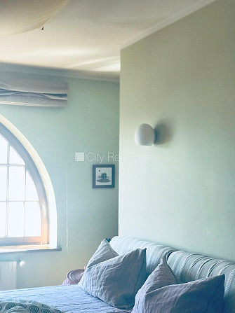 Fasādes māja, slēgts pagalms, vieta automašīnai, ieeja no ielas, kāpņu telpa pēc Rīga - foto 15