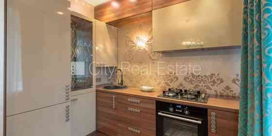 Зеленая территория, окна выходят в обе стороны дома, изолированные комнаты, Рига