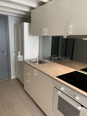 Fasādes māja, renovēta māja, slēgts pagalms, ieeja no ielas, kāpņu telpa pēc kapitālā Rīga - foto 7