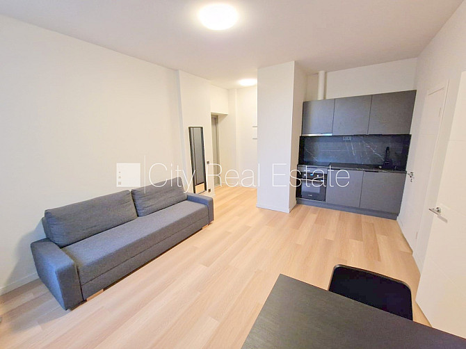 Projekts - Matīsa 38, pagalma ēka, renovēta māja, labiekārtots apzaļumots pagalms, ieeja no Rīga - foto 1