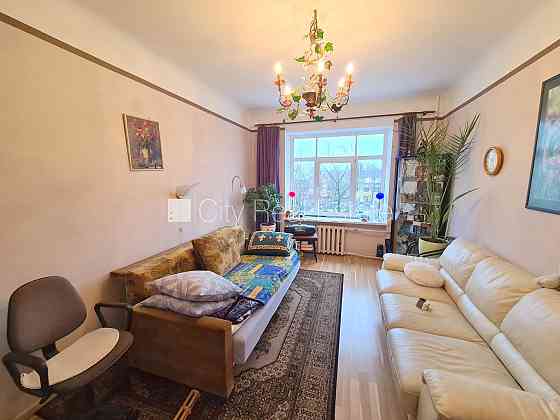 Земля в собственности, фасадный дом, закрытый двор, место для машины, вход со Рига