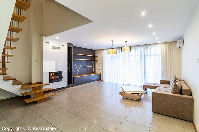 Rindu māja, labiekārtota apzaļumota teritorija, bruģēts piebraucamais ceļš, garāža vienai Jūrmala - foto 1