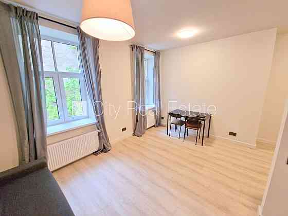 Фасадный дом, реновированный дом, закрытый двор, вход с улицы и со двора, Rīga