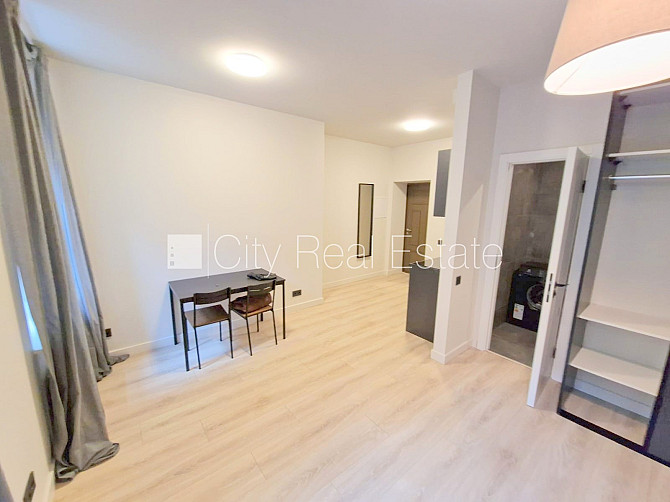 Fasādes māja, renovēta māja, slēgts pagalms, ieeja no ielas un pagalma, kāpņu telpa pēc Rīga - foto 12