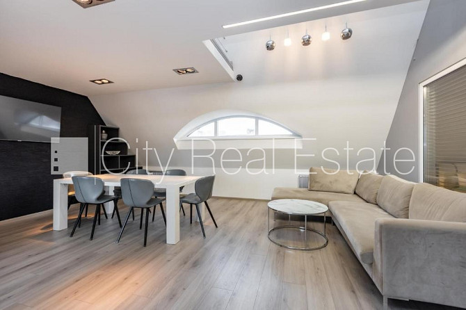 Fasādes māja, ieeja no ielas, kāpņu telpa pēc kapitālā remonta, terase, logi vērsti mājas Rīga - foto 4