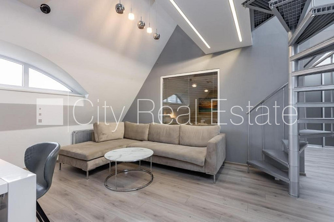 Fasādes māja, ieeja no ielas, kāpņu telpa pēc kapitālā remonta, terase, logi vērsti mājas Rīga - foto 7