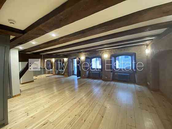 Фасадный дом, реновированный дом, вход с улицы, лифт, лестничная клетка после Rīga