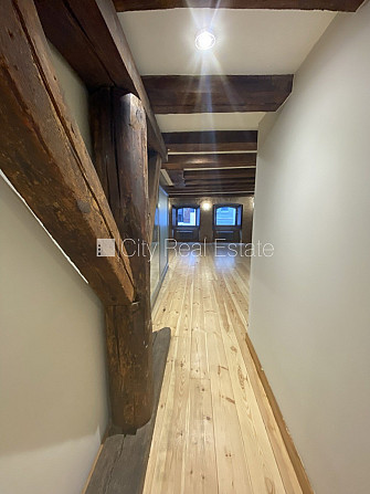 Fasādes māja, renovēta māja, ieeja no ielas, ir lifts, kāpņu telpa pēc kapitālā remonta, Rīga - foto 9