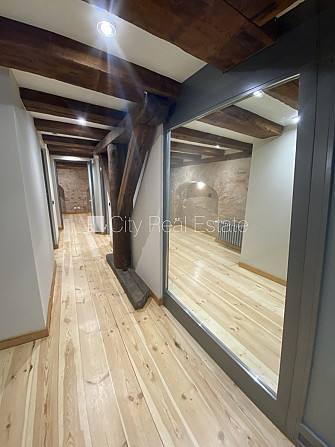 Fasādes māja, renovēta māja, ieeja no ielas, ir lifts, kāpņu telpa pēc kapitālā remonta, Rīga - foto 8