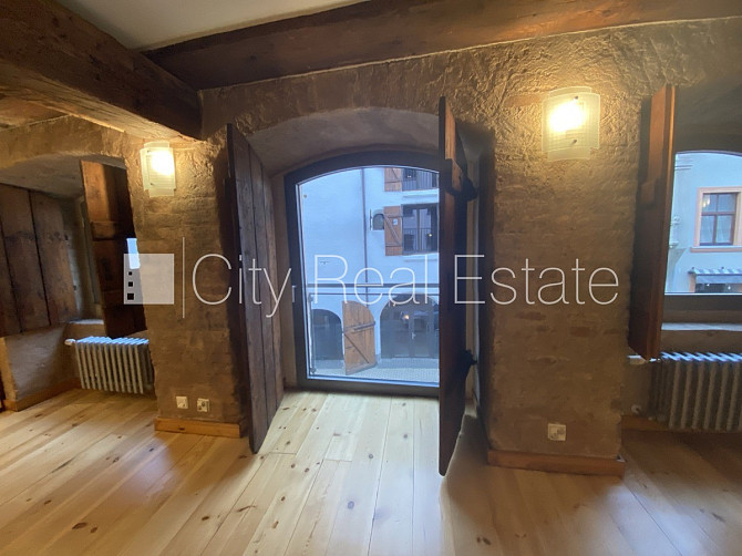 Fasādes māja, renovēta māja, ieeja no ielas, ir lifts, kāpņu telpa pēc kapitālā remonta, Rīga - foto 5