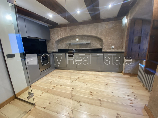 Fasādes māja, renovēta māja, ieeja no ielas, ir lifts, kāpņu telpa pēc kapitālā remonta, Rīga - foto 2