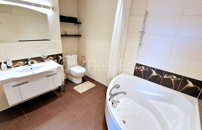 Projekts - Centra Nams, jaunceltne, labiekārtota apzaļumota teritorija, slēgts pagalms, vieta Rīga - foto 17