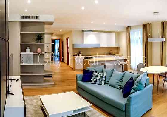 Благоустроенная озеленённая территория, закрытая территория, место для машины, Rīga