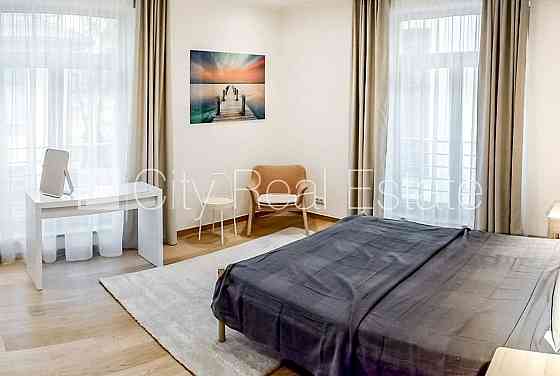 Благоустроенная озеленённая территория, закрытая территория, место для машины, Rīga