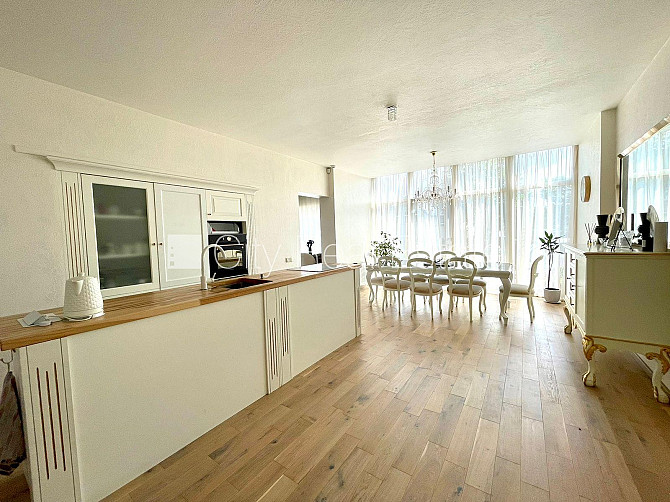 Частный дом, благоустроенная озеленённая территория, территория обнесена Юрмала - изображение 1