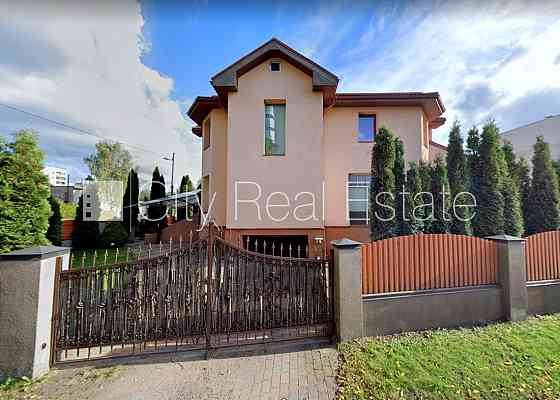 Частный дом, новостройка, благоустроенная озеленённая территория, въездные Рига