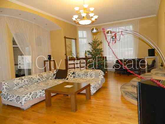 Частный дом, новостройка, благоустроенная озеленённая территория, въездные Рига