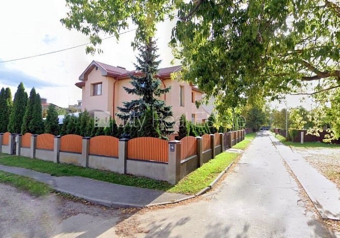 Privātmāja, jaunceltne, labiekārtota apzaļumota teritorija, teritorijas iebrauktuves vārti Rīga - foto 1