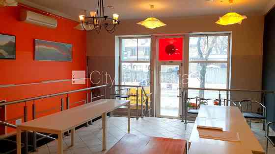 Земля в собственности, фасадный дом, кирпичные стены, фасад с декоративной Rīga