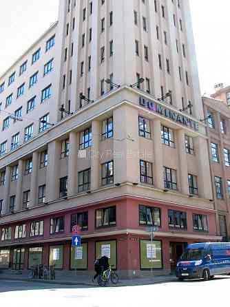 Фасадный дом, реновированный дом, вход с улицы, лифт, окна выходят во двор, Rīga