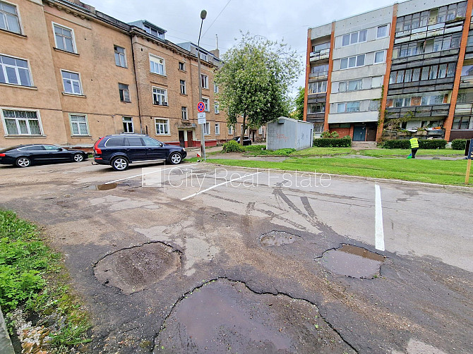 Место для машины, въезд на территорию предъявляя пропуск, стоянка на территории Рига - изображение 4