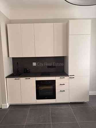 Студио, кухня объединена с комнатой, высокие потолки, центральное отопление, Рига