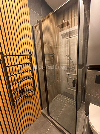 Студио, кухня объединена с комнатой, высокие потолки, центральное отопление, Рига - изображение 8