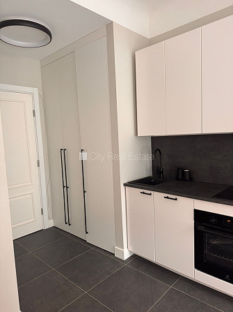 Студио, кухня объединена с комнатой, высокие потолки, центральное отопление, Рига - изображение 6