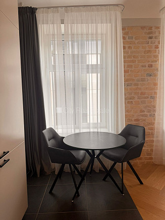 Студио, кухня объединена с комнатой, высокие потолки, центральное отопление, Рига - изображение 3