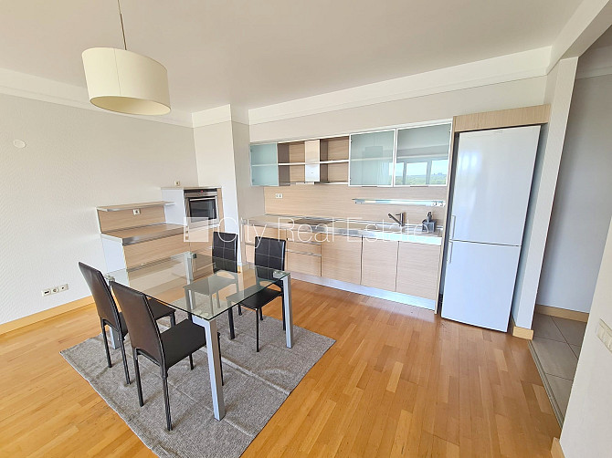 Новостройка, закрытый двор, закрытая территория, гаражные ворота оснащены Рига - изображение 8