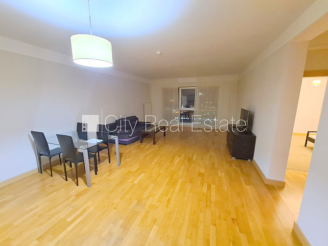 Новостройка, закрытый двор, закрытая территория, гаражные ворота оснащены Рига - изображение 4