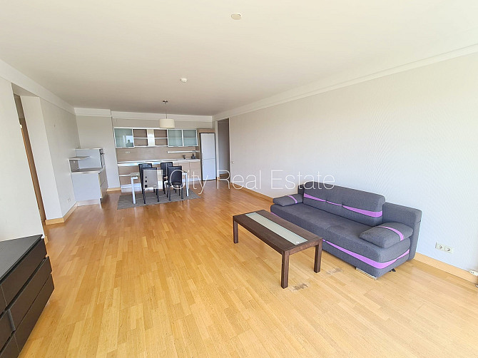 Новостройка, закрытый двор, закрытая территория, гаражные ворота оснащены Рига - изображение 7