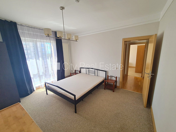 Новостройка, закрытый двор, закрытая территория, гаражные ворота оснащены Рига - изображение 19