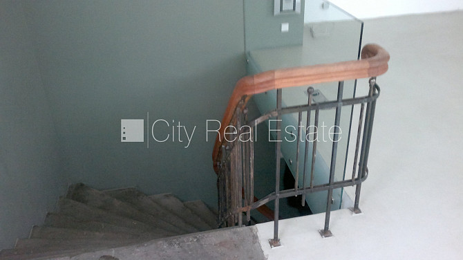 Fasādes māja, slēgts pagalms, ieeja no ielas, logi vērsti uz pagalma pusi, logi vērsti uz Rīga - foto 16