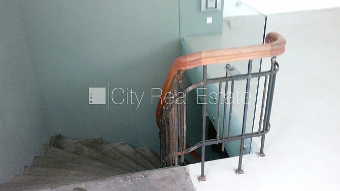 Fasādes māja, slēgts pagalms, ieeja no ielas, logi vērsti uz pagalma pusi, logi vērsti uz Rīga - foto 11