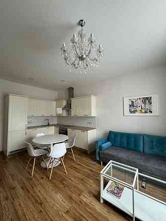 Фасадный дом, реновированный дом, благоустроенный озеленённый двор, закрытый Rīga