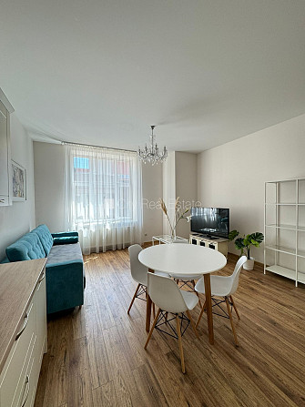 Фасадный дом, реновированный дом, благоустроенный озеленённый двор, закрытый Рига - изображение 2