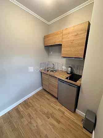 Фасадный дом, возможность аренды парковки, вход с улицы, лестничная клетка после Рига