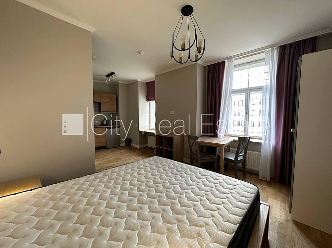 Фасадный дом, возможность аренды парковки, вход с улицы, лестничная клетка после Рига - изображение 4