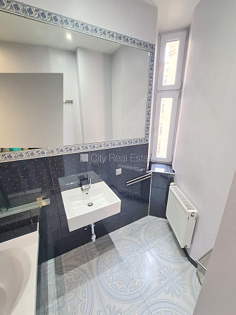 Фасадный дом, реновированный дом, объект охраняет физическая охрана, вход со Рига - изображение 18