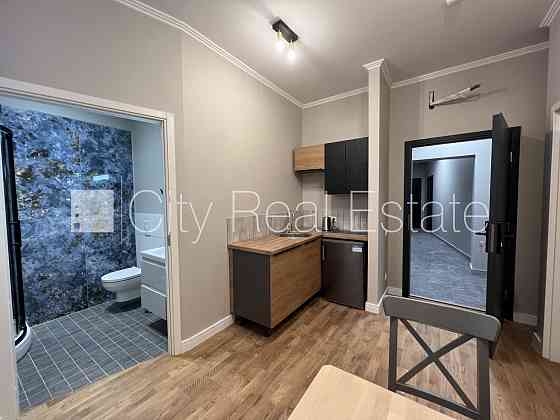 Фасадный дом, реновированный дом, подъездная дорога покрыта брущаткoй, Rīga