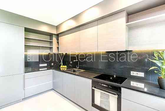 Таунхаус, новостройка, благоустроенная озеленённая территория, подъездная Rīga