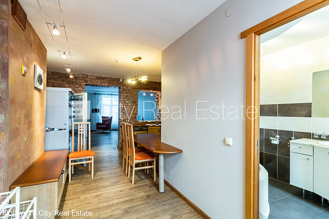 Fasādes māja, renovēta māja, ieeja no ielas, ir lifts, kāpņu telpa pēc kosmētiskā remonta, Rīga - foto 13